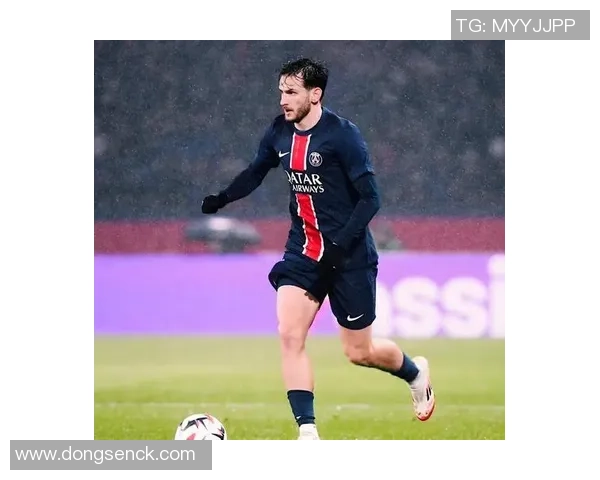 足总杯激战：马竞与巴萨2比2平局争议判罚引发全场沸腾