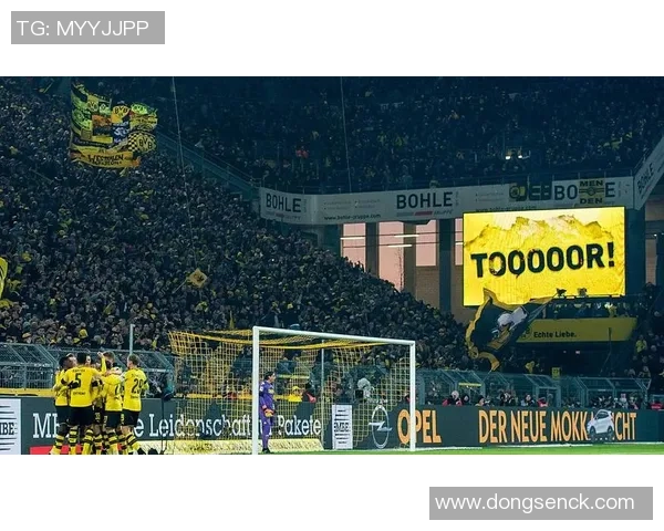 西甲惊现冷门那不勒斯逆转多特蒙德引发红牌风波全场沸腾 西甲惊现冷门那不勒斯逆转多特蒙德引发红牌风波全场沸腾